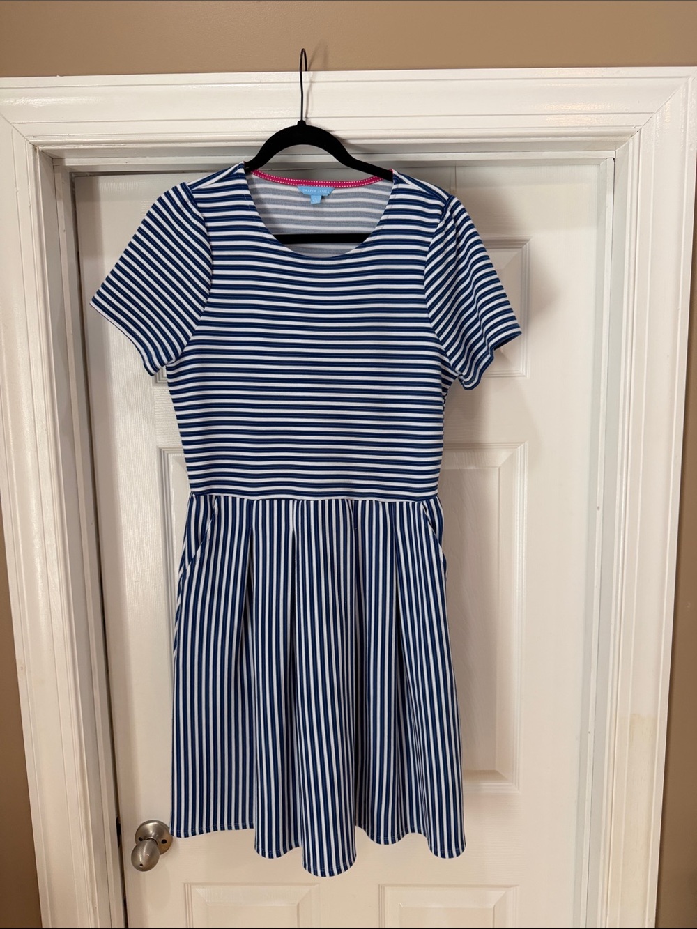 Draper James Navy and White Striped Short Sleeve Dress. Pockets. Sa Large. Euc.